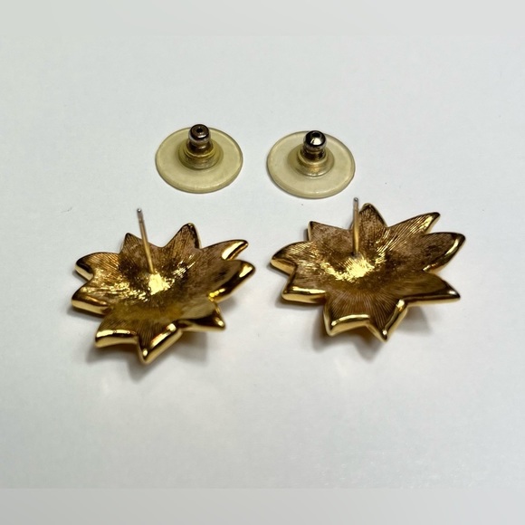 Avon Yellow Glittered Enamel Poinsettia Brooch and Earring Set - Picture 8 of 11